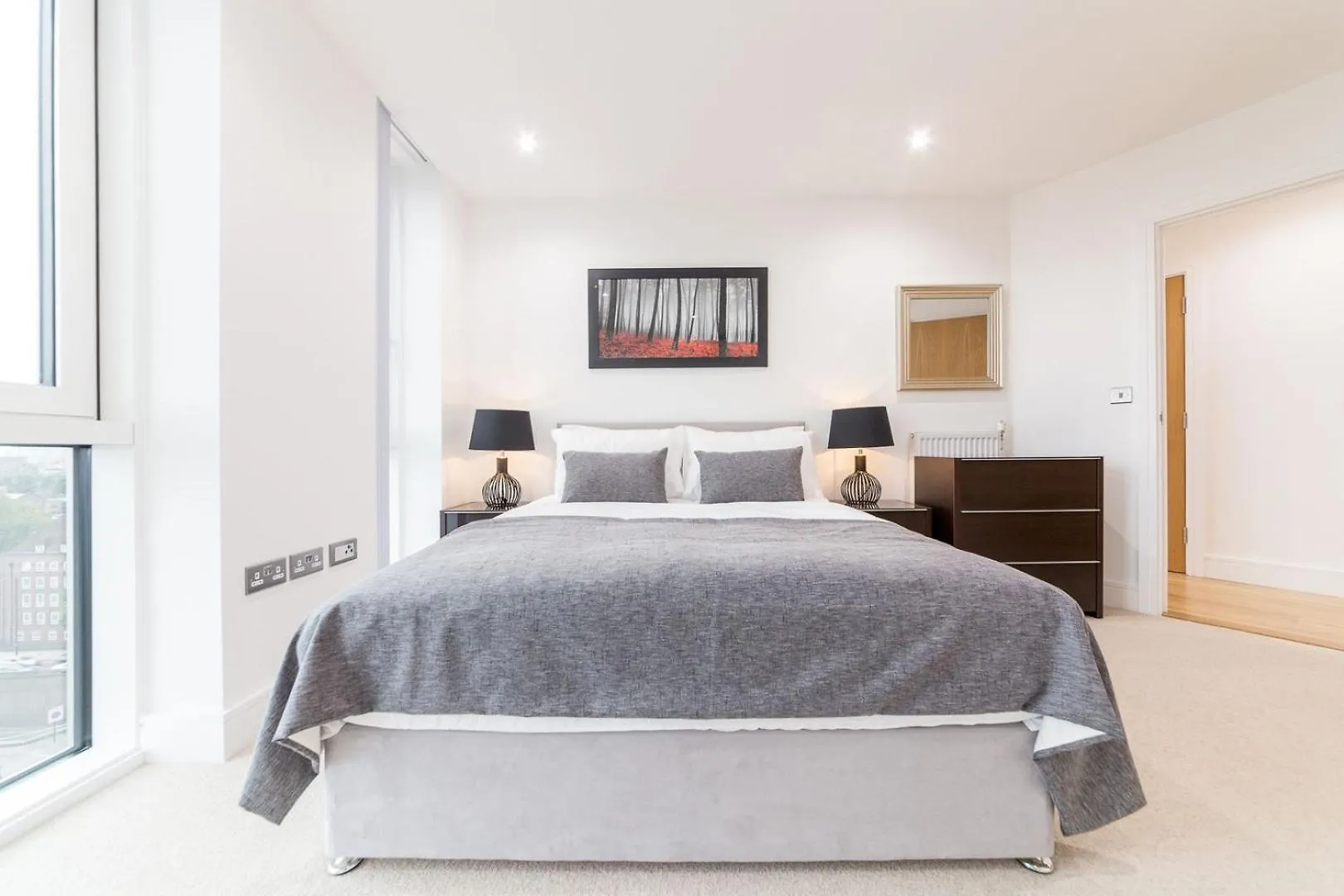 Luxury Large 130Sq Apartment By Tower Bridge London