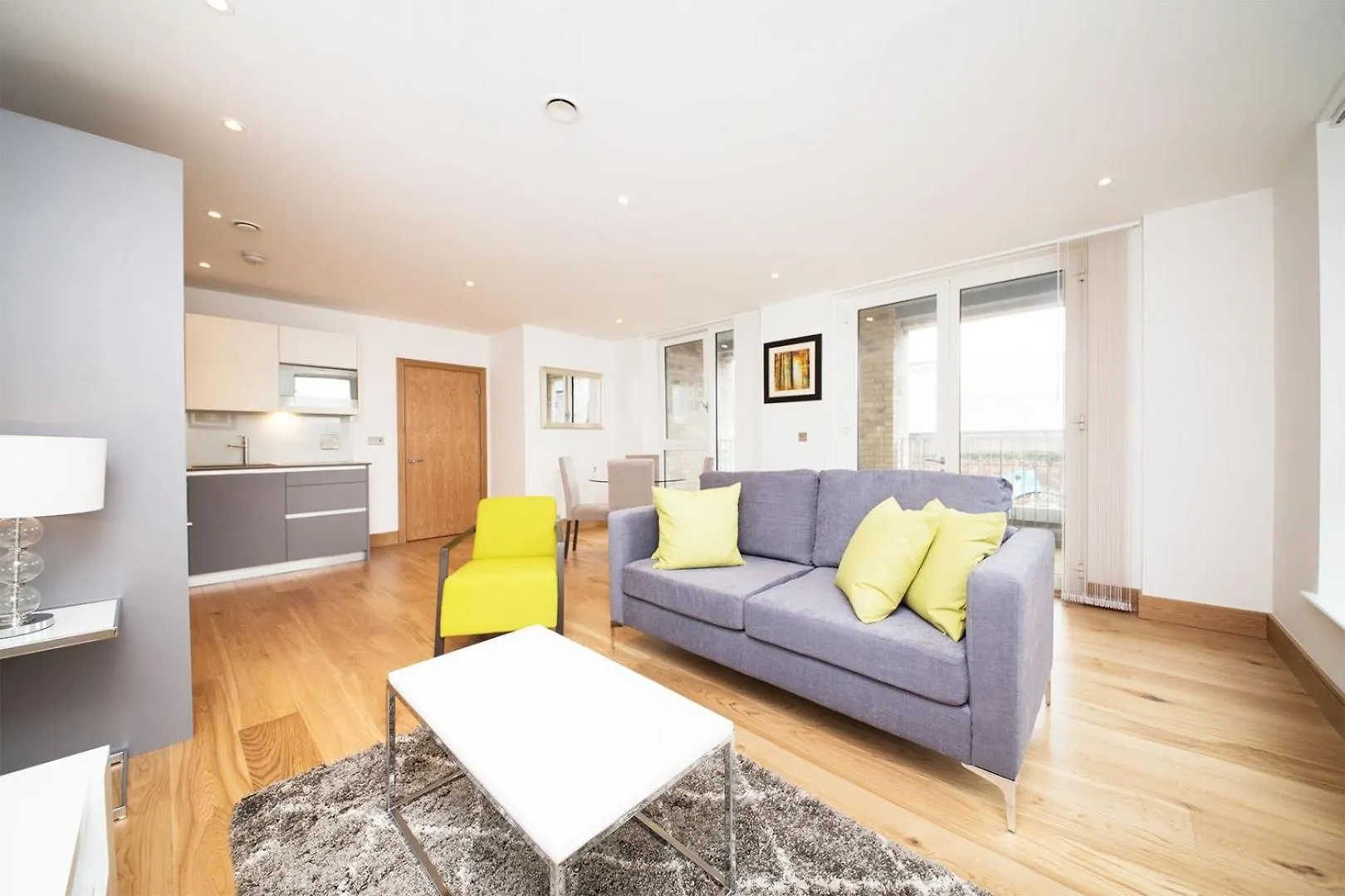 Luxury Large 130Sq Apartment By Tower Bridge contacts