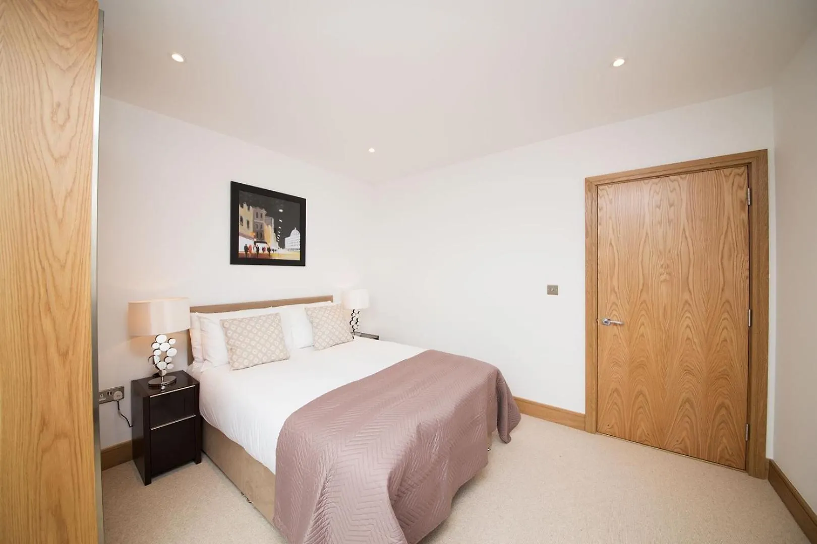 Luxury Large 130Sq Apartment By Tower Bridge London