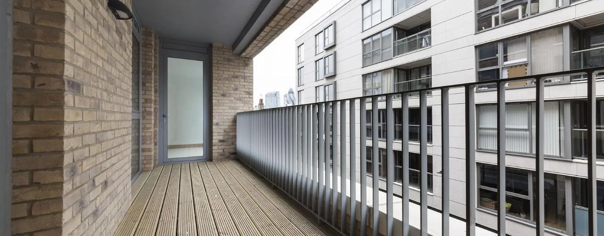 Luxury Large 130Sq Apartment By Tower Bridge London